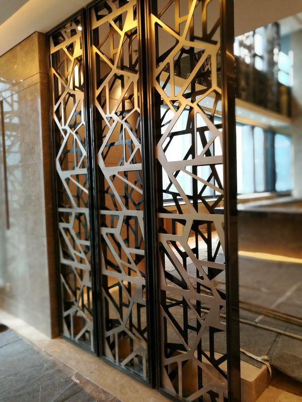 JW万豪酒店内装不锈钢格花.jpg